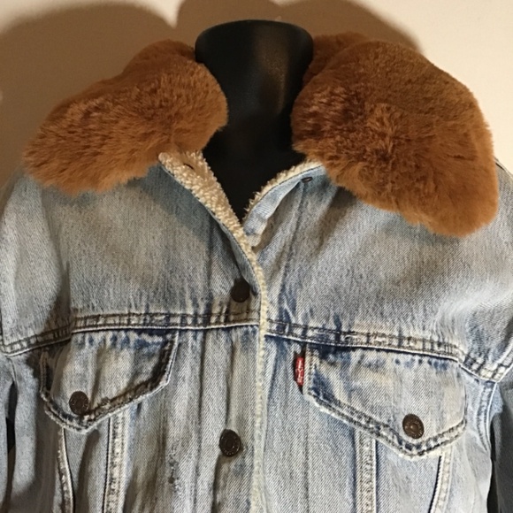 😎Levi’s faux fur collar jacket, size small, distressed, great cond. see photos - Picture 2 of 6